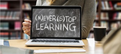 Lavagna con gioco di parole: Never stop learning o Ever top learning (Foto di Gerd Altmann da Pixabay)